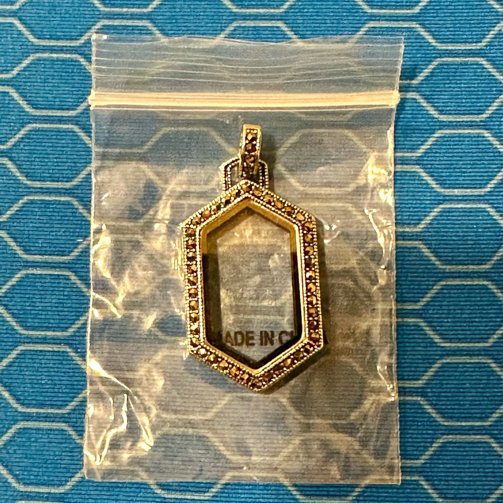 Origami Owl Hexagonal Locket 28$